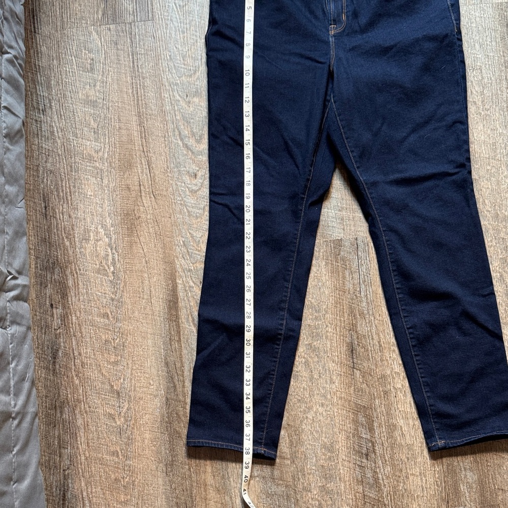 Old Navy Women's Dark Navy Straight-Leg Jeans - Picture 5 of 8
